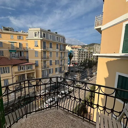 Bixio Sul Porto 度假居 *