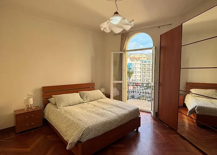 Bixio Sul Porto Hébergement de vacances San Remo